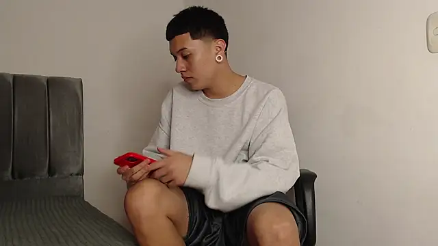 alex-lover online show from March 18, 2025, 4:04 am