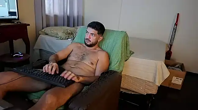 Snapshot of LUH133 chatting on December 17, 2024, 5:47 pm LUH133 online show from December 17, 2024, 5:47 pm