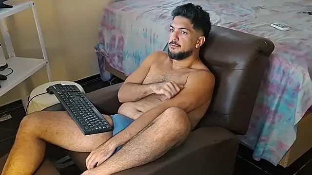 Snapshot of LUH133 chatting on December 5, 2025, 5:42 pm LUH133 online show from December 5, 2025, 5:42 pm