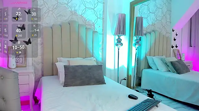 Snapshot of PollyGrey_ chatting on December 24, 2024, 3:49 am PollyGrey online show from December 24, 2024, 3:49 am
