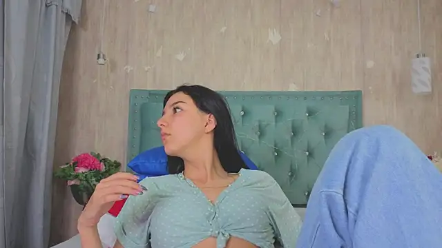 Marcelaa fox online show from November 11, 2025, 7:36 pm