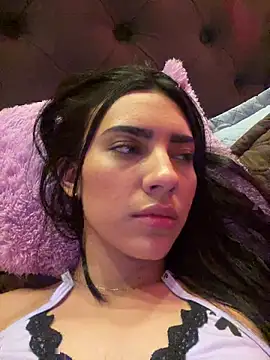 Snapshot of IsaValencia chatting on February 5, 2025, 4:37 am IsaValencia online show from February 5, 2025, 4:37 am