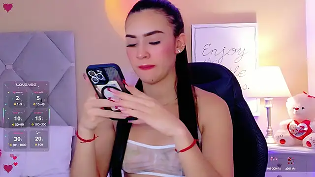 Snapshot of IsaValencia chatting on September 9, 2025, 10:09 pm IsaValencia online show from September 9, 2025, 10:09 pm