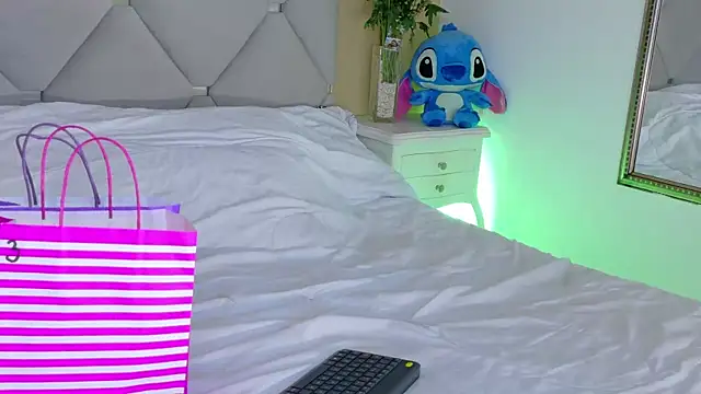 Snapshot of IsaValencia chatting on September 27, 2025, 12:04 am IsaValencia online show from September 27, 2025, 12:04 am