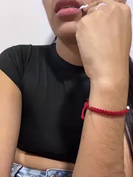 Snapshot of IsaValencia chatting on October 13, 2025, 10:54 pm IsaValencia online show from October 13, 2025, 10:54 pm