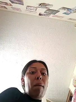 Snapshot of Sweel_Leyva18 chatting on November 6, 2025, 9:05 pm Sweel Leyva18 online show from November 6, 2025, 9:05 pm