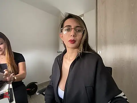 HannaOlsen183 online show from February 24, 2026, 7:12 pm