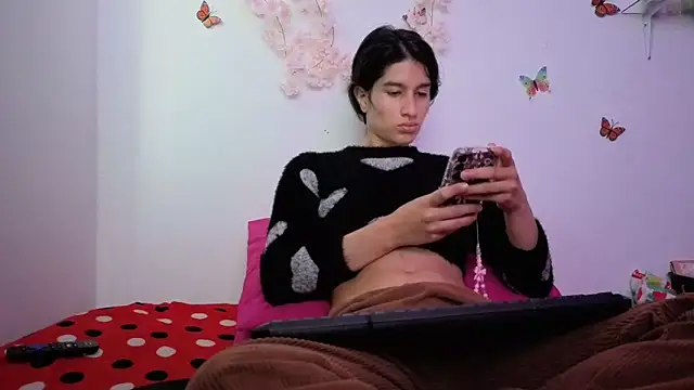 Snapshot of Safiro_Queen chatting on November 15, 2025, 12:02 pm Safiro Queen online show from November 15, 2025, 12:02 pm