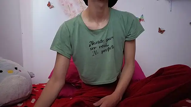 Snapshot of Safiro_Queen chatting on December 16, 2025, 3:17 pm Safiro Queen online show from December 16, 2025, 3:17 pm