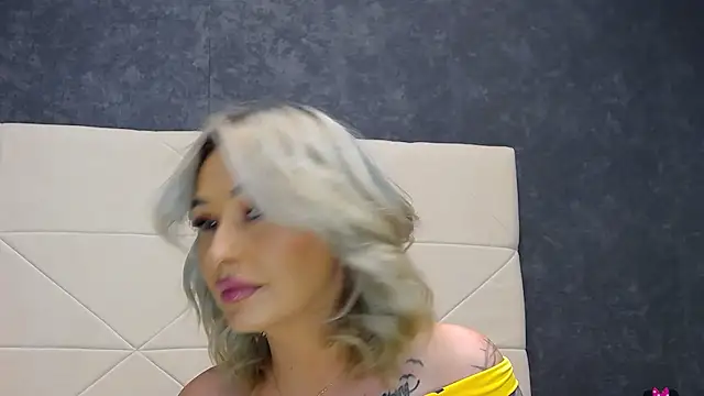 IssaSmith online show from March 19, 2026, 2:54 pm