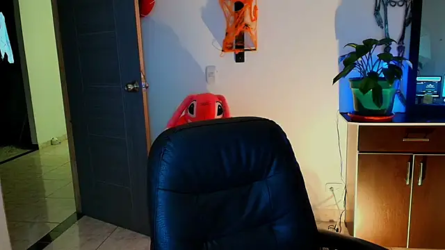 TinnaDawsom online show from October 27, 2025, 12:58 am