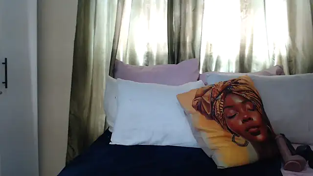 Snapshot of Foxybrownxx1 chatting on November 27, 2025, 6:48 am Foxybrownxx1 online show from November 27, 2025, 6:48 am