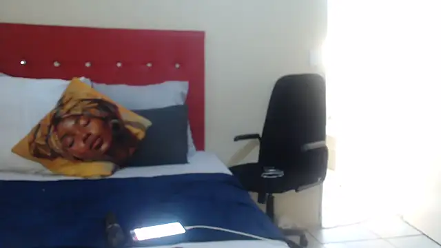 Snapshot of Foxybrownxx1 chatting on December 5, 2025, 3:48 am Foxybrownxx1 online show from December 5, 2025, 3:48 am