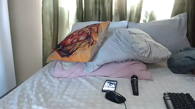 Snapshot of Foxybrownxx1 chatting on December 15, 2025, 2:10 pm Foxybrownxx1 online show from December 15, 2025, 2:10 pm