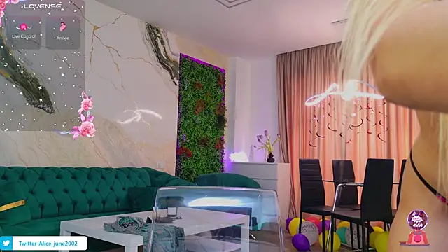 Snapshot of emily_bloom chatting on March 13, 2025, 8:26 am emily bloom online show from March 13, 2025, 8:26 am