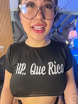 Snapshot of LylaLee111 chatting on November 23, 2025, 2:17 pm LylaLee111 online show from November 23, 2025, 2:17 pm