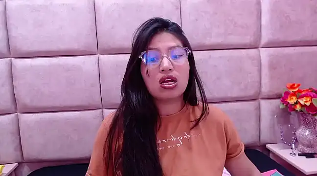 Snapshot of Miaa_Smiith_ chatting on January 5, 2025, 6:24 am Miaa Smiith  online show from January 5, 2025, 6:24 am