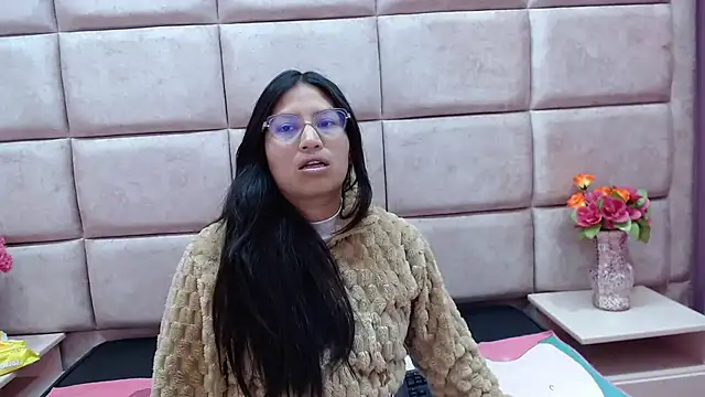 Snapshot of Miaa_Smiith_ chatting on January 20, 2025, 2:22 am Miaa Smiith  online show from January 20, 2025, 2:22 am