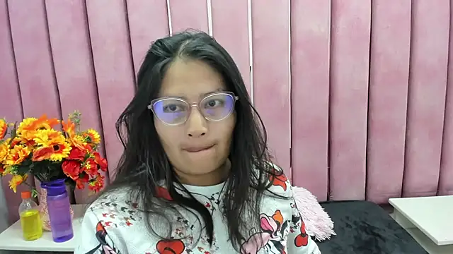 Snapshot of Miaa_Smiith_ chatting on October 24, 2025, 3:14 am Miaa Smiith  online show from October 24, 2025, 3:14 am