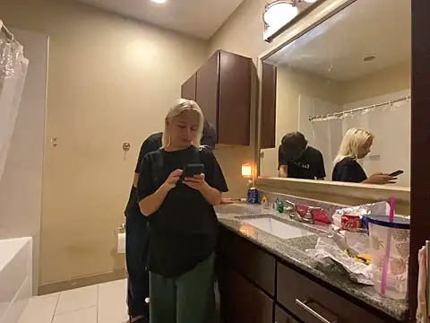 girlfriendmissy online show from March 12, 2025, 2:52 am