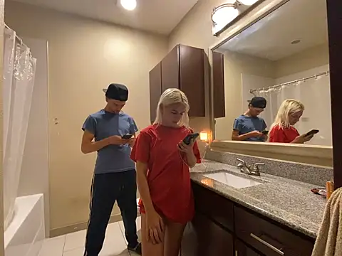 girlfriendmissy online show from March 21, 2025, 6:51 pm