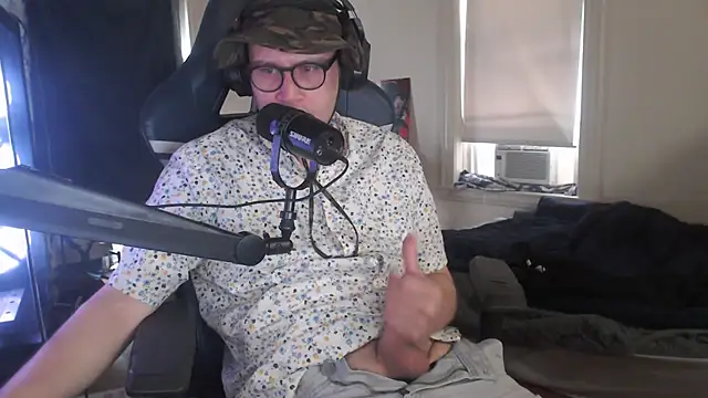 chicostick413 online show from September 8, 2025, 4:39 pm