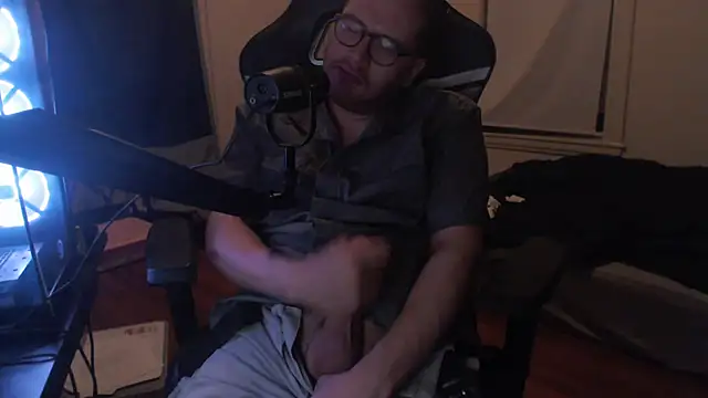 chicostick413 online show from September 19, 2025, 4:58 am