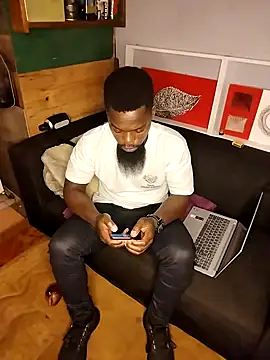 Snapshot of Chocolate_factory_man chatting on March 17, 2025, 9:34 pm Chocolate factory man online show from March 17, 2025, 9:34 pm