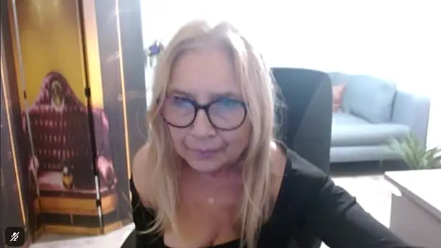 sofia xkiss online show from November 18, 2025, 3:05 pm