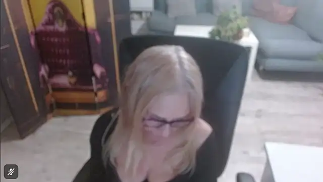 sofia xkiss online show from February 5, 2026, 2:54 pm