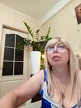 SusieNoreen online show from September 21, 2025, 12:01 am