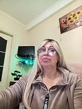 SusieNoreen online show from October 4, 2025, 1:03 am