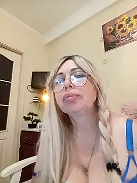SusieNoreen online show from October 9, 2025, 1:03 am