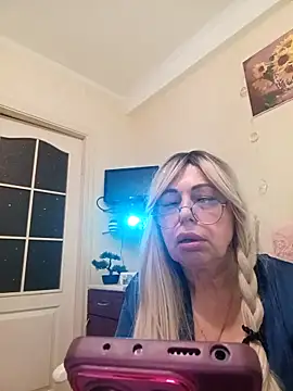 SusieNoreen online show from October 10, 2025, 11:26 pm