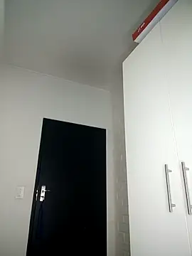 Shria107 online show from December 17, 2025, 7:42 pm