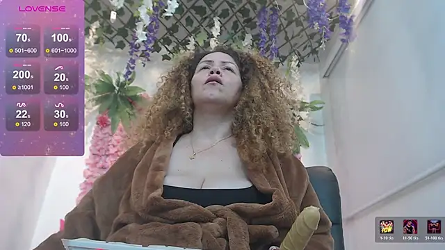 BLONDE SEXYHOT online show from February 17, 2026, 12:56 pm