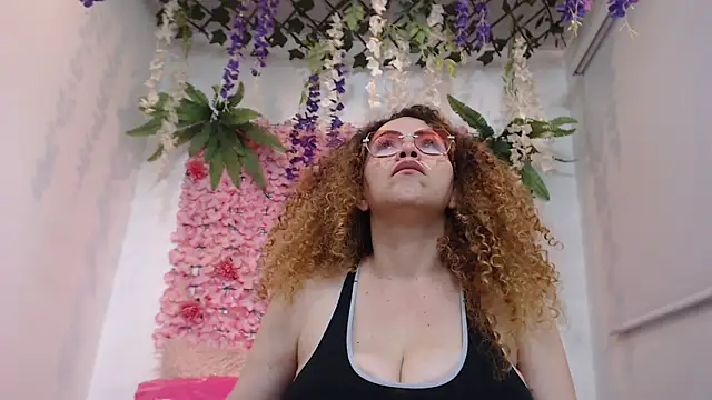 BLONDE SEXYHOT online show from April 14, 2026, 12:44 pm