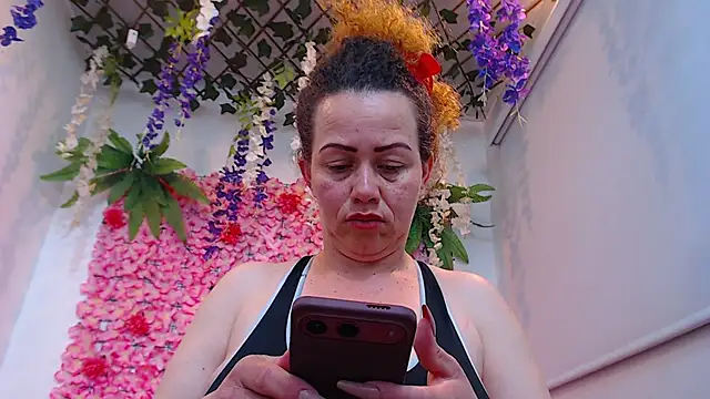 BLONDE SEXYHOT online show from April 15, 2026, 5:58 am