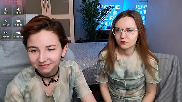 velvetvalkyries online show from December 14, 2024, 1:27 pm