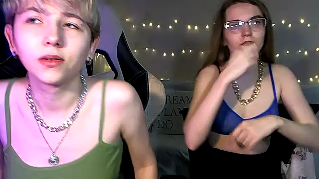 velvetvalkyries online show from March 18, 2025, 6:04 pm