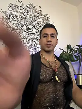 aaroncolombia online show from October 31, 2025, 11:17 pm