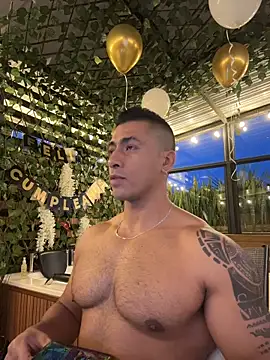 aaroncolombia online show from April 8, 2026, 11:27 pm