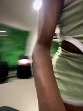 Thyana LS online show from December 4, 2024, 7:01 pm