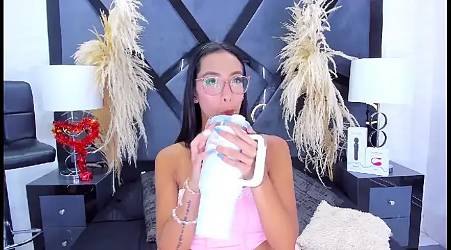 KylieWhite online show from February 4, 2025, 4:18 pm