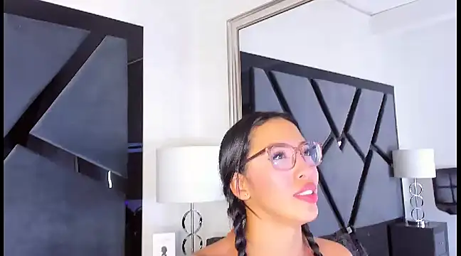 KylieWhite online show from February 17, 2025, 2:15 pm