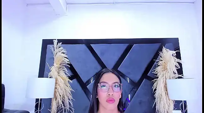 KylieWhite online show from February 19, 2025, 3:49 pm