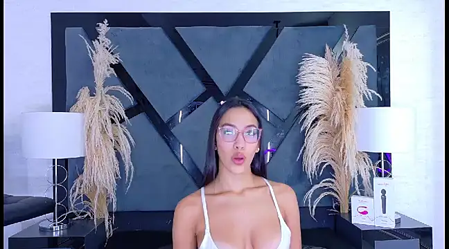 KylieWhite online show from March 3, 2025, 12:37 pm