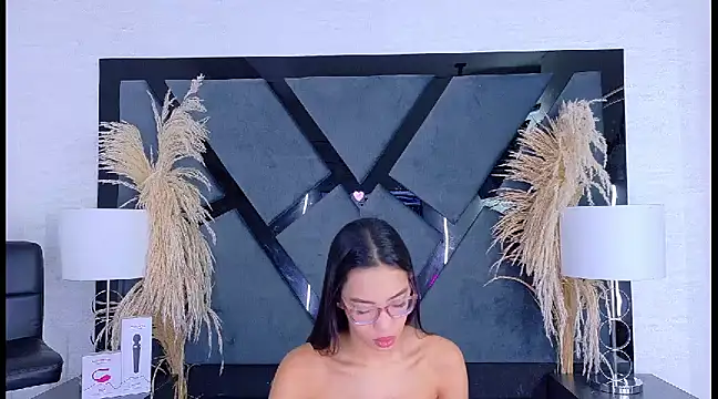 KylieWhite online show from March 10, 2025, 12:48 pm