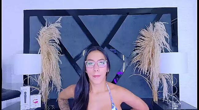 KylieWhite online show from March 11, 2025, 2:18 pm