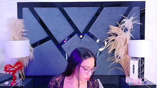 KylieWhite online show from September 30, 2025, 2:33 pm